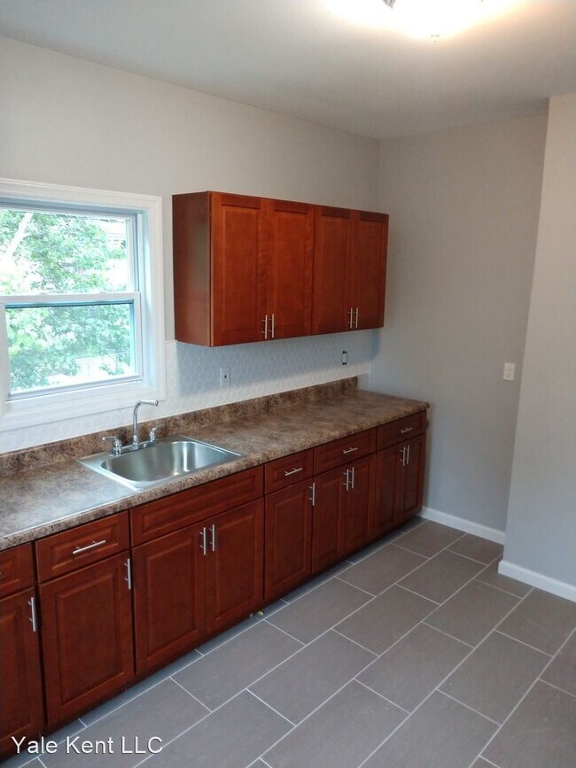 Building Photo - 68 Paine Ave
