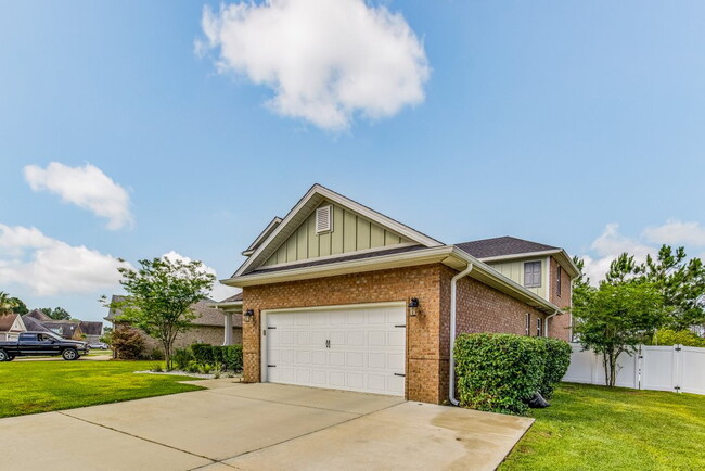 Building Photo - Bright and beautiful home in Windward Cove...