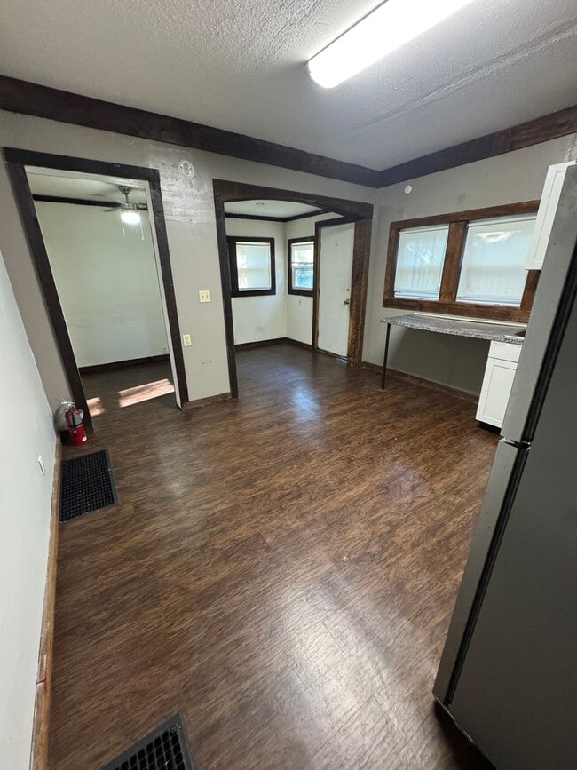 Building Photo - 334 N Mantua St