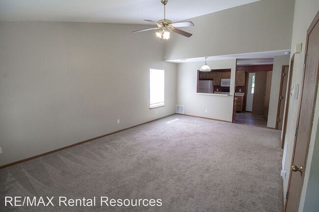 Building Photo - 3 br, 2 bath House - 677 W Country Squire Ct