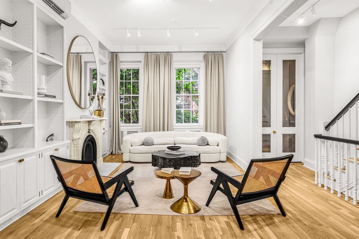 Foto principal - 112 W 13th St