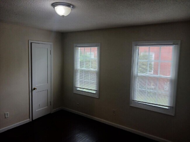 Foto del edificio - 4840 Southside Drive-New