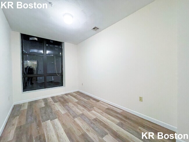 Building Photo - 85 Essex St