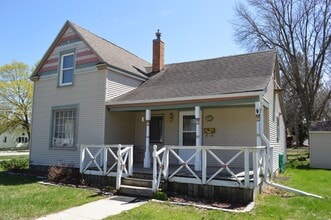 Building Photo - 629 7th Ave N