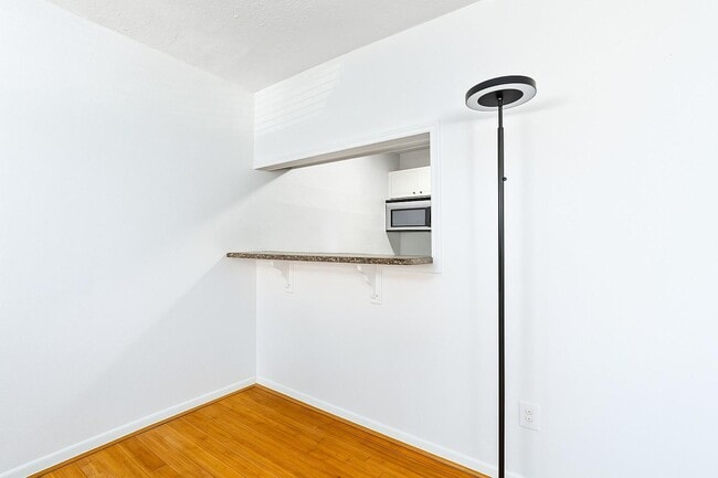 Building Photo - 449 N Donahue Dr