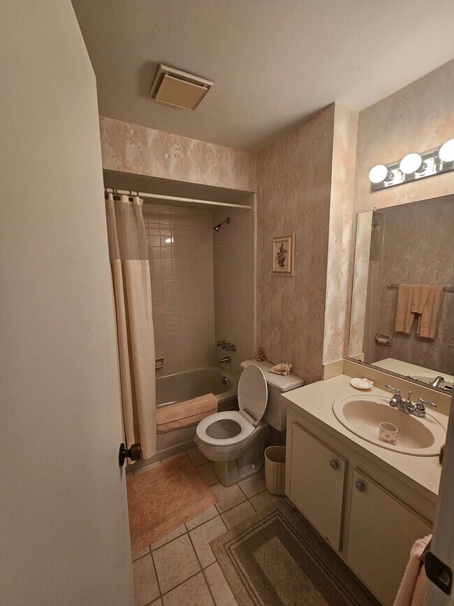 Building Photo - Fully Furnished 55+ Condo in Winter Haven