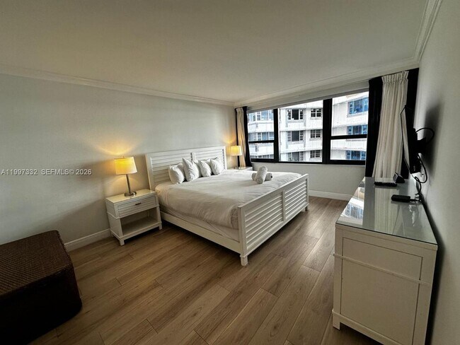 Foto del edificio - 5225 Collins Ave