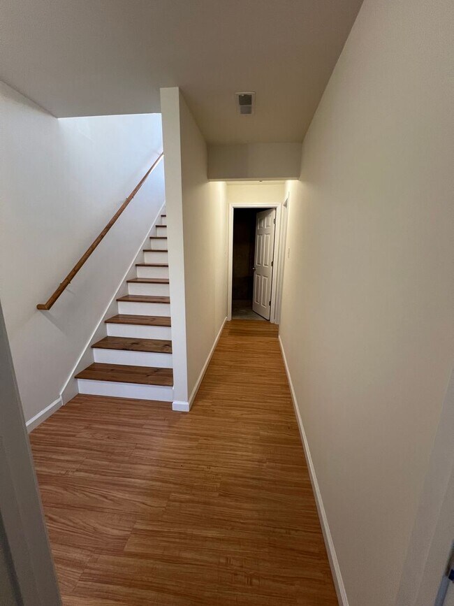 Foto del edificio - 3 Bedroom 2 bath 2 car garage house