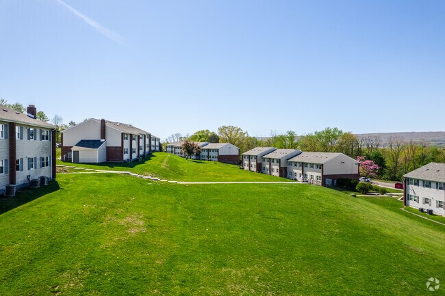 Foto del edificio - Hanover Village Apartments