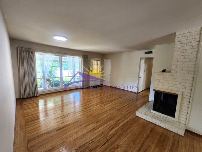 Building Photo - Unique 3 Bed 2 Bath 1,639 Sq. Ft. Arden Ho...