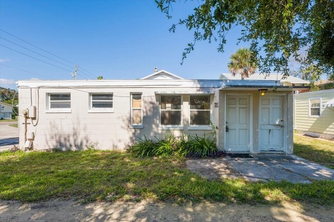 Building Photo - 725 5th Ave N