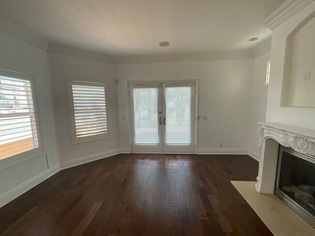 Foto del edificio - Beautiful Corner Lot Home: Large 3 Bedroom...