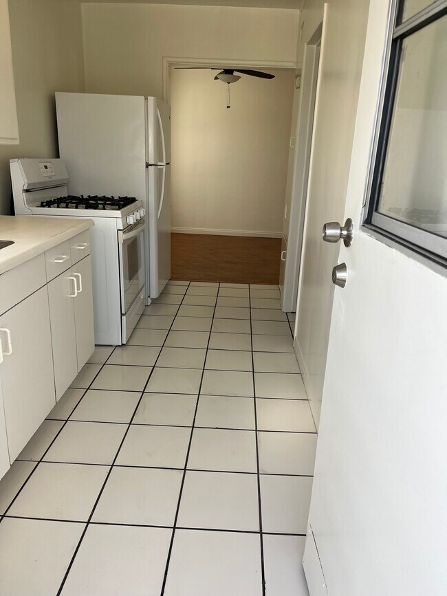 Foto del edificio - 5644 1/2 Kester Ave