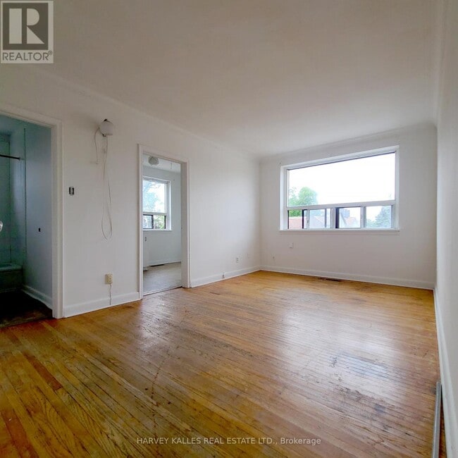 Building Photo - 3813-3813 Lake Shore Blvd W
