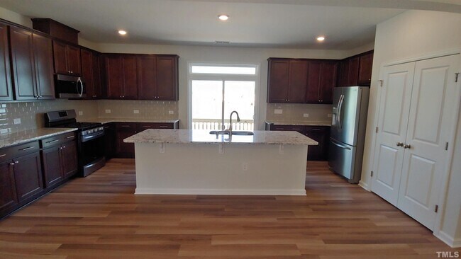 Building Photo - 2953 Sunflower Rd