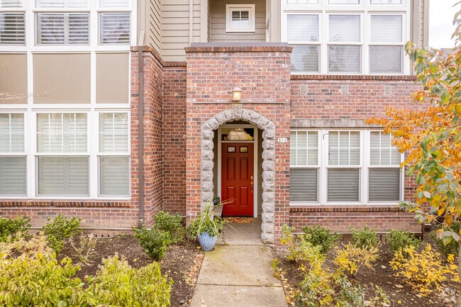 Entrance - 195 2ND St