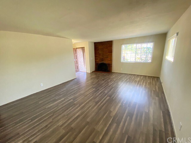 Foto del edificio - 335 Woodland Pl