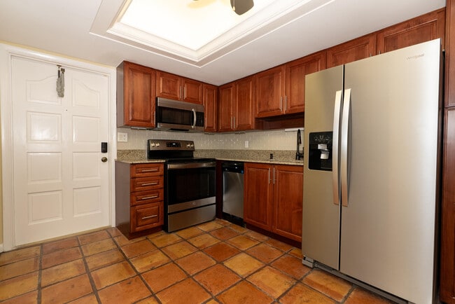 Building Photo - 300 Inlet Way