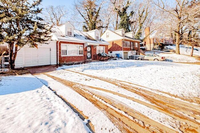 Building Photo - 6910 Groveland Dr