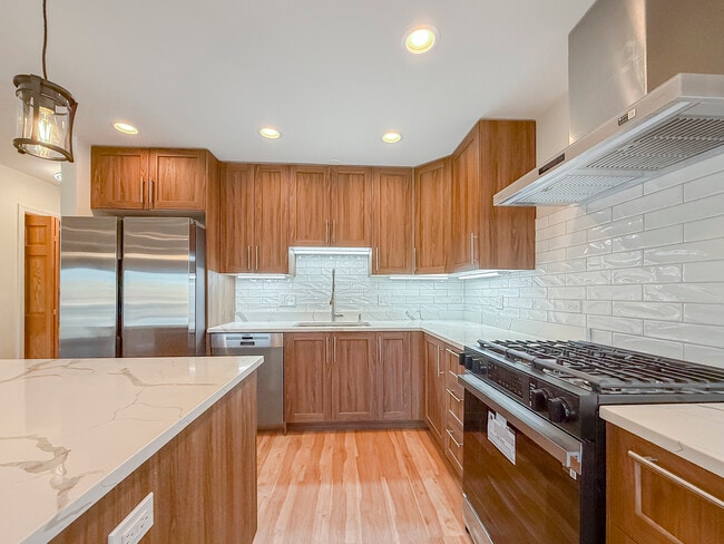 Foto del edificio - 6415 W Irving Park Rd