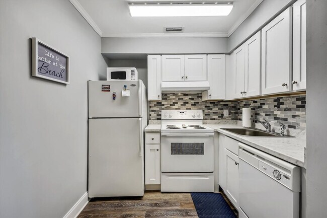 Foto del edificio - 4114 Holiday Dr