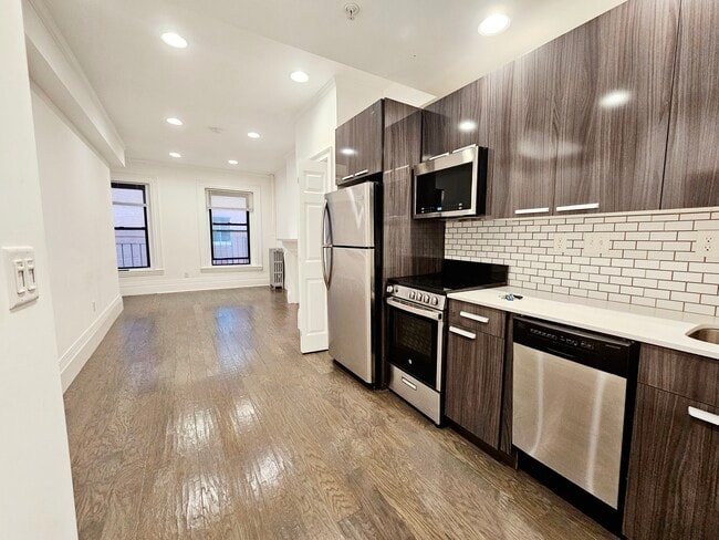 Building Photo - 255 Newbury St