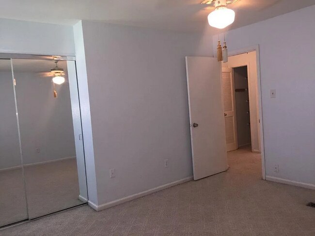 Building Photo - 6927 Calder Ave