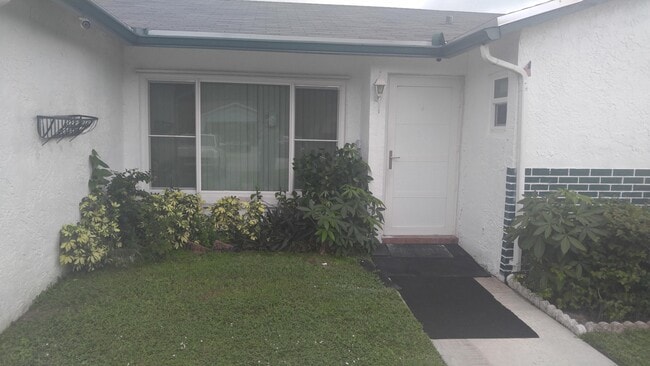 Building Photo - 7112 Pine Manor Dr