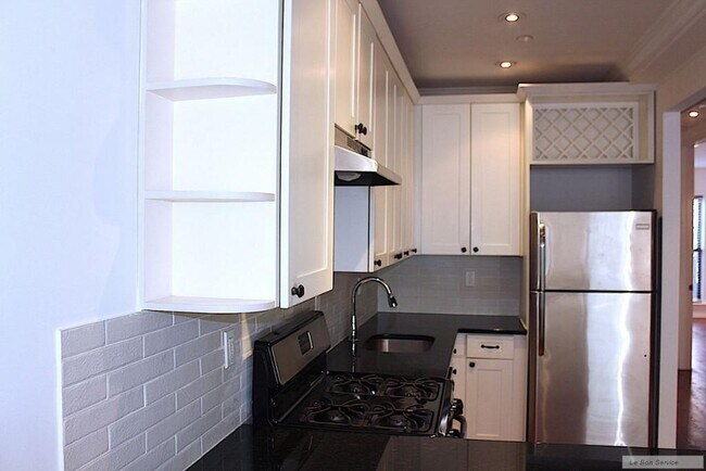 Building Photo - NO FEE