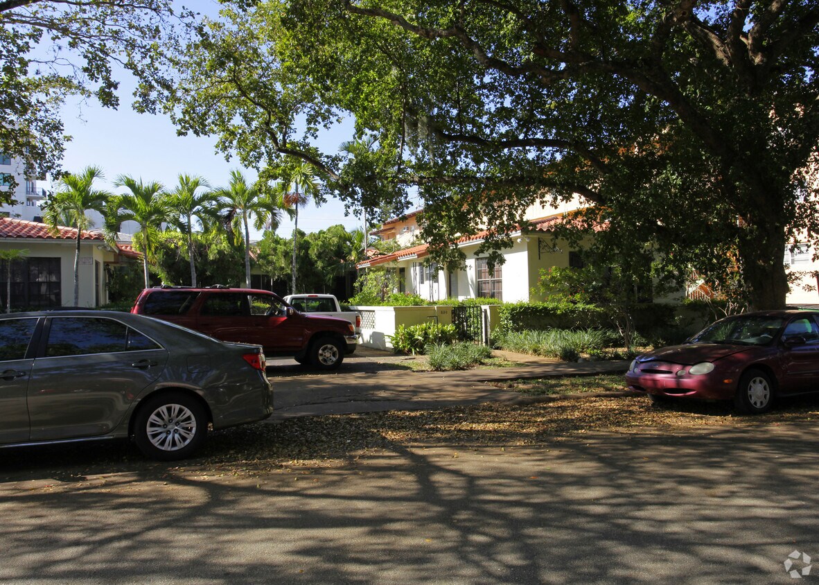 Foto del edificio - 220 Antilla Ave