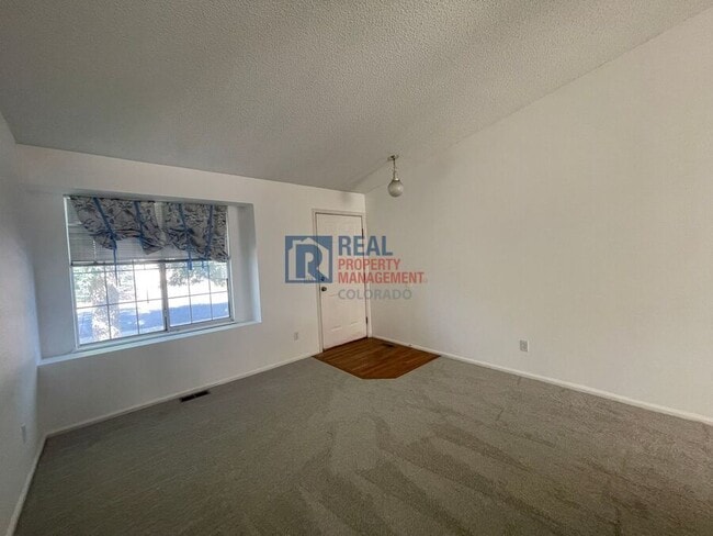 Foto del edificio - 5812 Granby Hill Dr