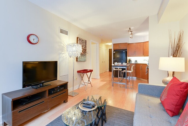 Building Photo - 348 Wellington St W