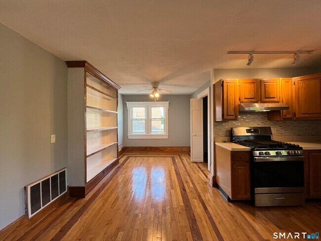 Foto del edificio - 553 Townsend Ave