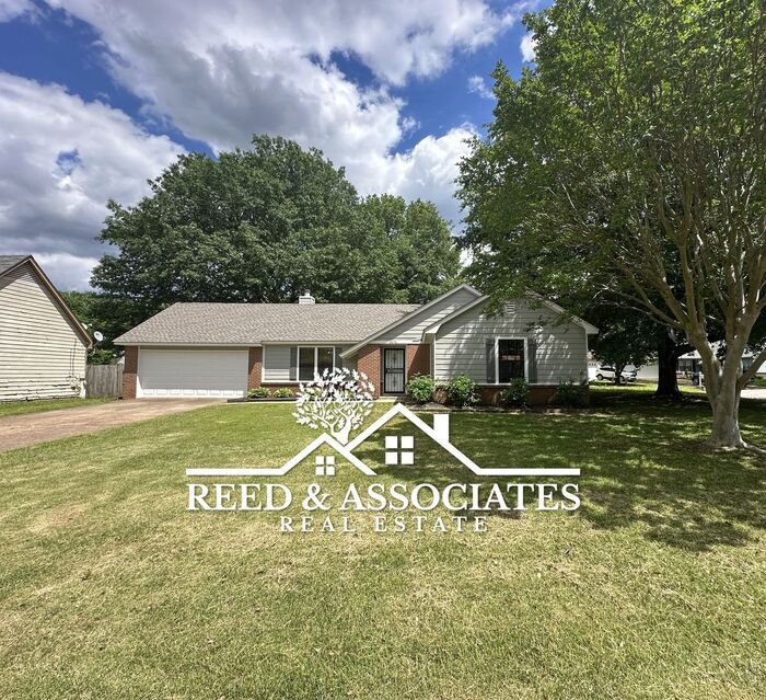 Foto principal - Spacious: 3 Bedroom in Bartlett!
