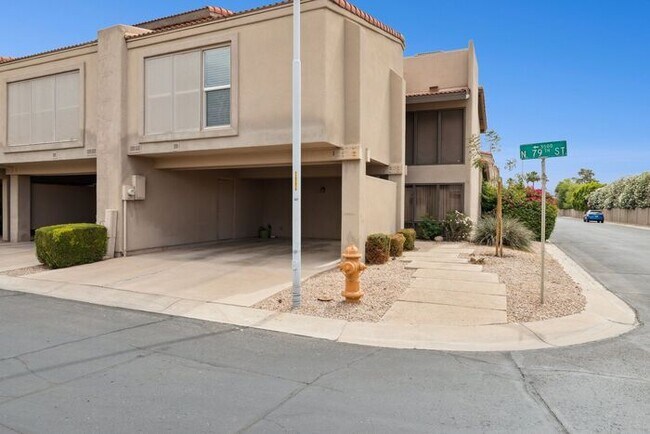 Building Photo - Casitas Chaparral
