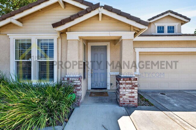 Building Photo - Spacious 3-Bed, 2-Bath Retreat on Charm Way
