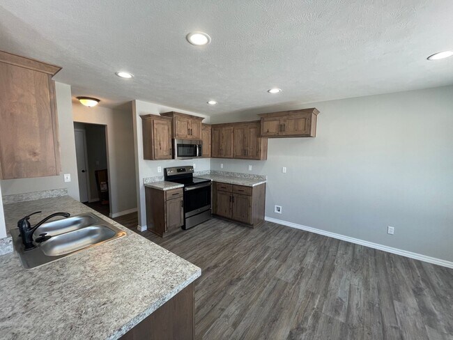 Foto del edificio - COMING SOON Beautiful 3 bedroom 2 bath in ...