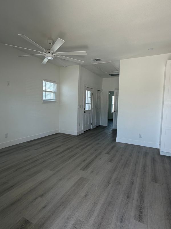 Foto del edificio - 2427 W Southcross Blvd