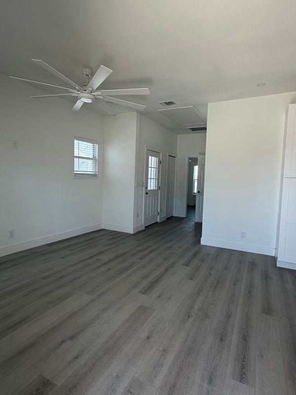 Building Photo - 2427 W Southcross Blvd