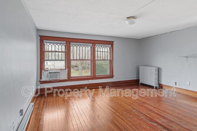 Building Photo - 407 W Green St