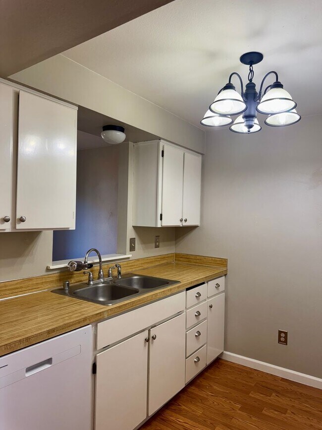 Foto del edificio - Downtown Poulsbo townhome, 3 bedrooms, fen...
