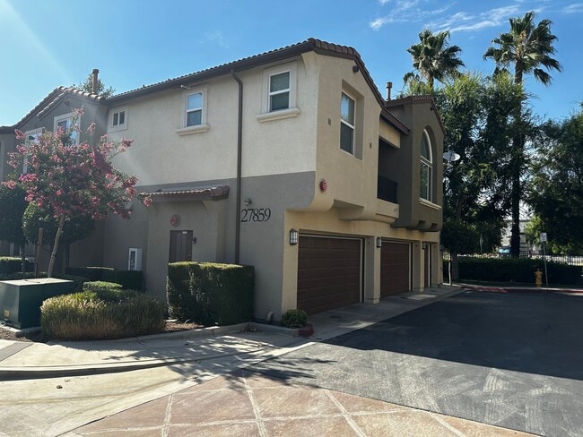 Building Photo - Moreno Valley Townhome for Rent