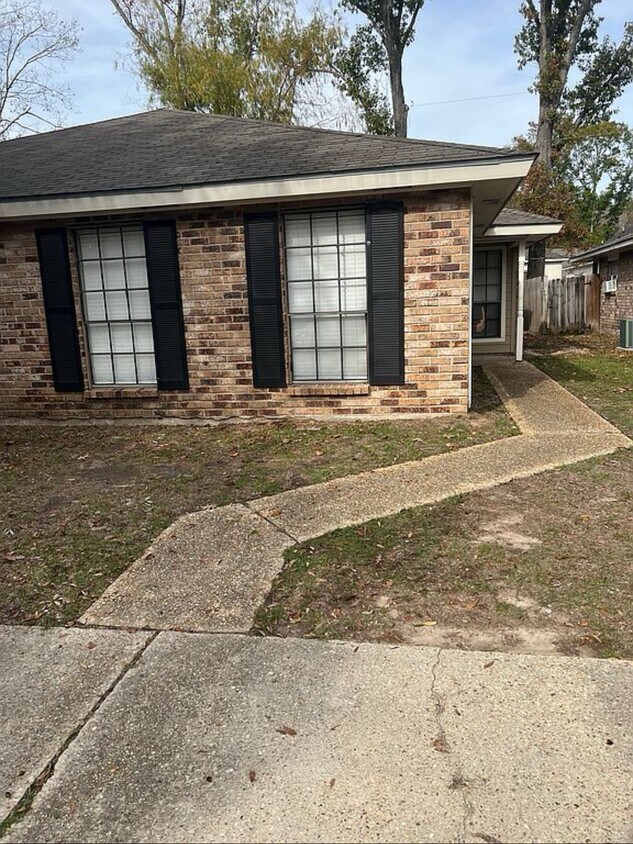 1129 Willow Creek Dr, Zachary, LA 70791 Townhome Rentals in Zachary