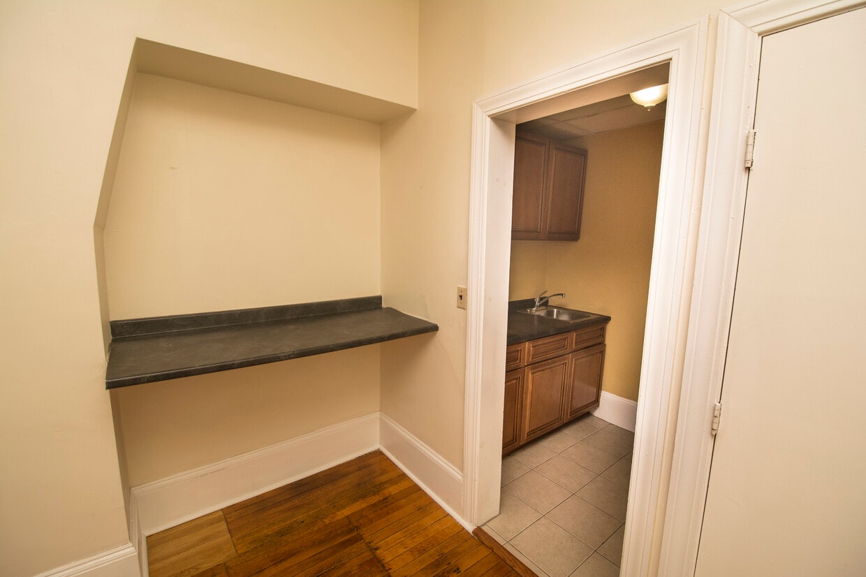 Building Photo - 506 Beacon St