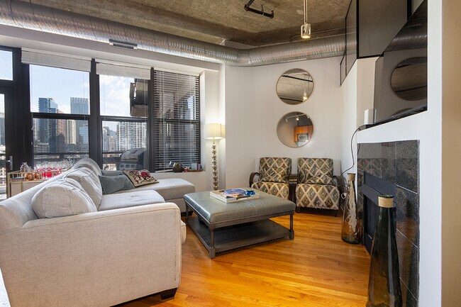 Foto del edificio - 849 N Franklin St