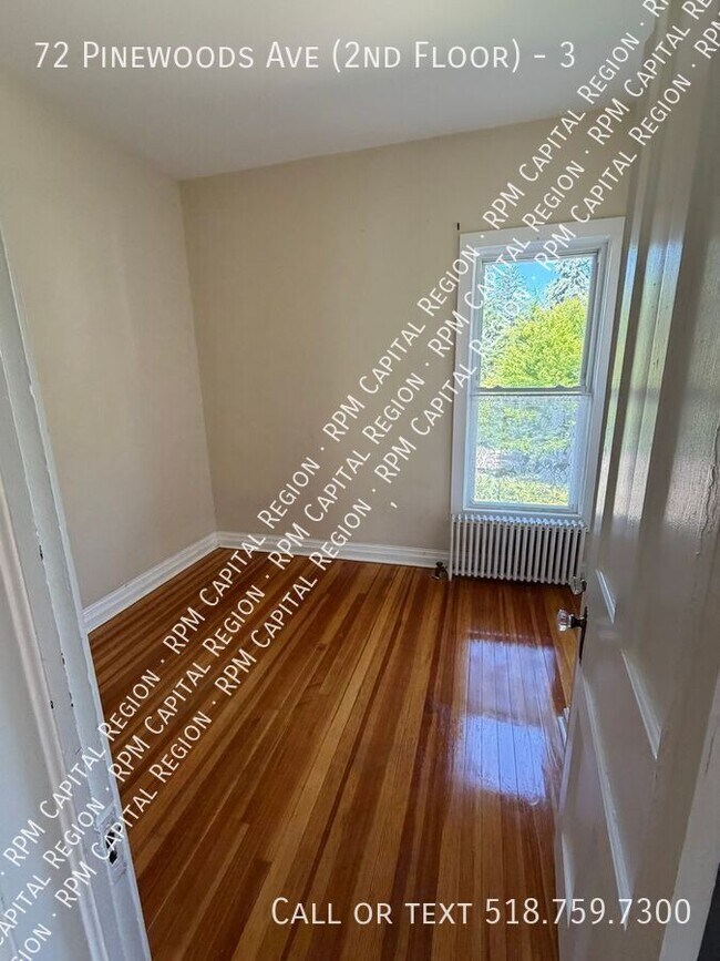 Foto del edificio - 72 Pinewoods Ave