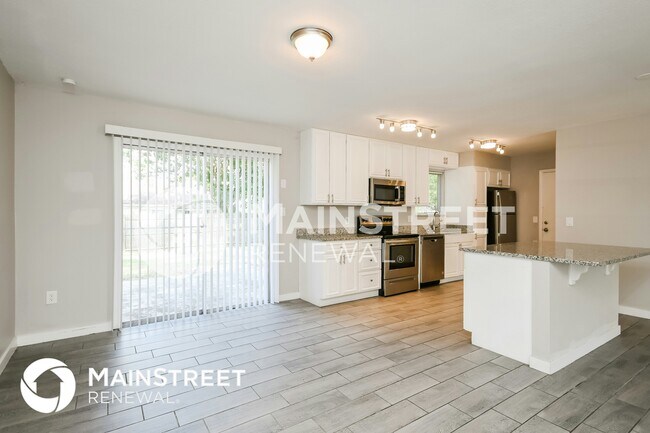 Building Photo - 355 Summerset Dr