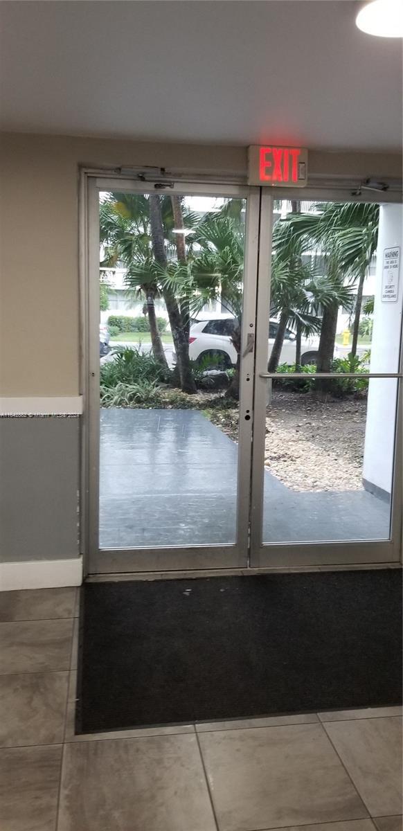 Foto del edificio - 700 NW 214th St