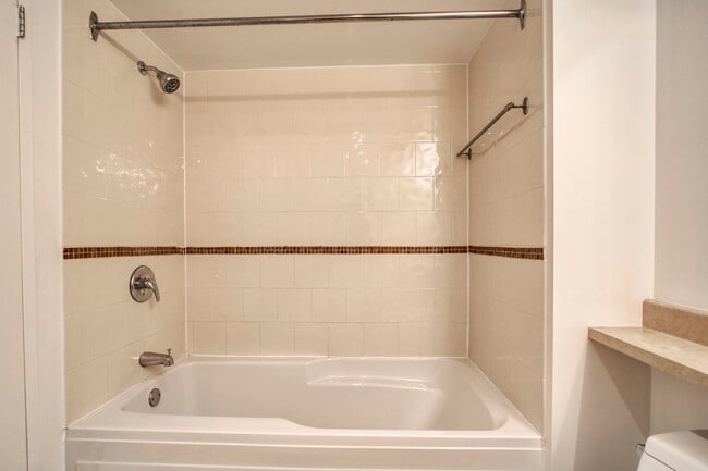 Photo du bâtiment - 2700 Rufus Rockhead