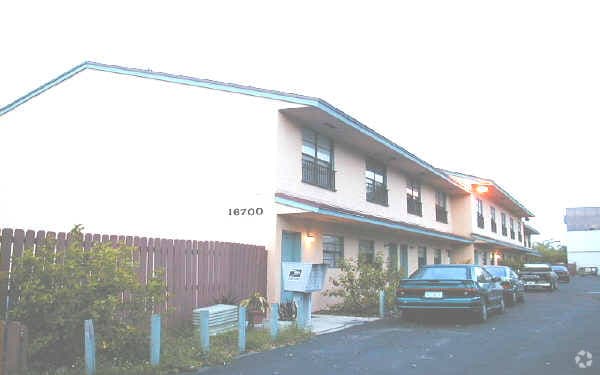 Foto principal - 16700 NW 55th Ave